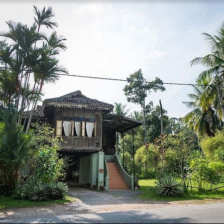 Lanai Casuarina Cempaka Sari Hotel Parit Luaran gambar