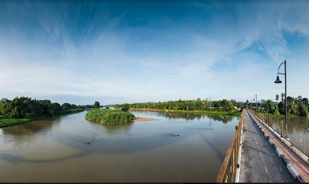 Lanai Casuarina Cempaka Sari Hotel Parit Luaran gambar